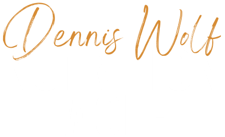 Logo mit Dennis Wolf in orangefarbener Schrift über fettgedrucktem weißen Text mit der Aufschrift NUTRITION WOLF auf hellgrauem Hintergrund.
