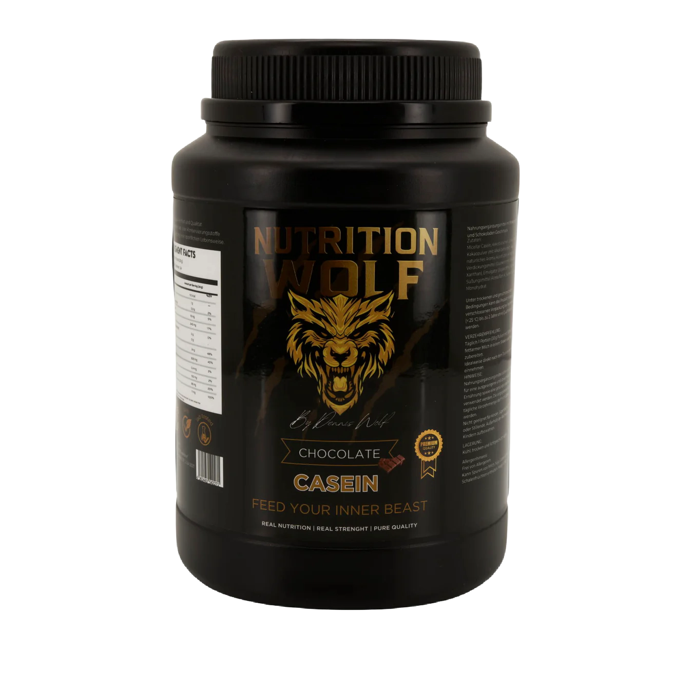 Ein schwarzer Behälter mit Nutrition Wolf Chocolate Casein Proteinpulver mit einem goldenen Wolfslogo und dem Text "Feed Your Inner Beast". Nährwertangaben sind auf dem Seitenetikett sichtbar.