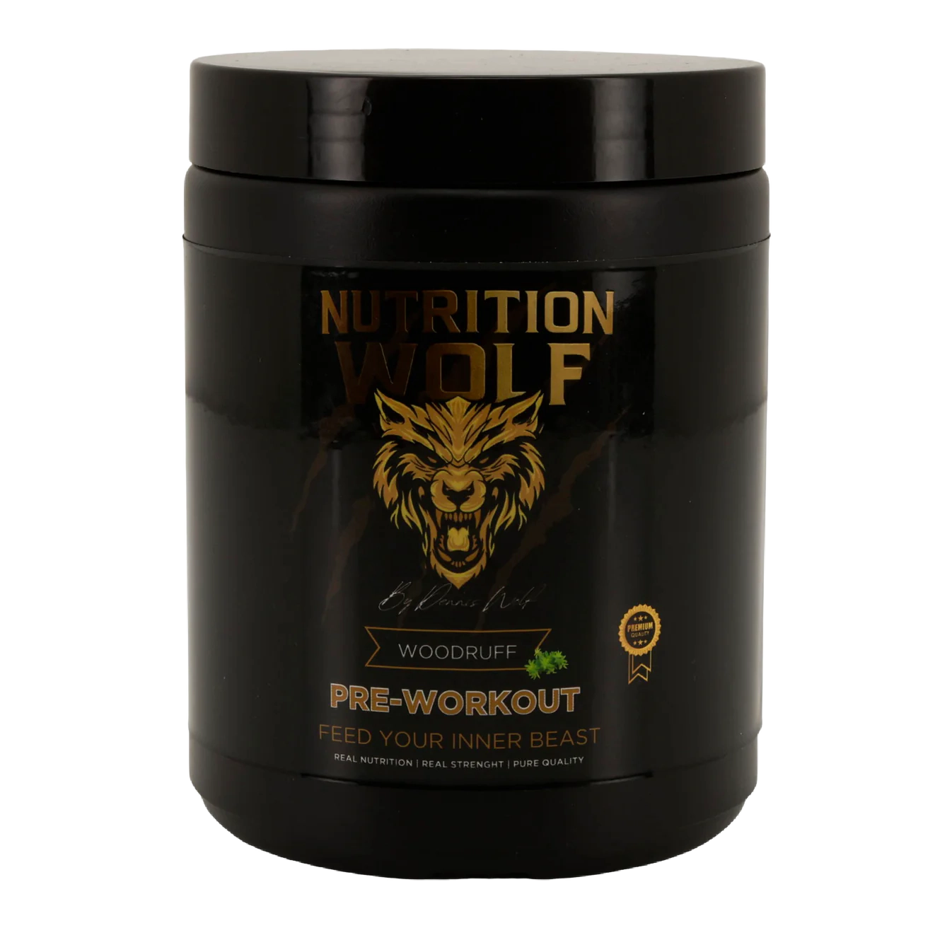 Ein schwarzer Behälter mit dem Nahrungsergänzungsmittel Wolf Pre-Workout mit einem goldenen Wolfslogo und -text, der Geschmacksrichtung Woodruff und dem Slogan Feed your inner beast auf dem Etikett.